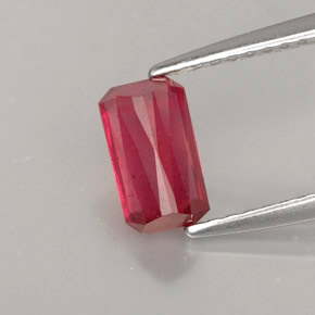 Rubis rouge naturelle taille émeraude, 1,14 ct, SI