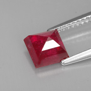 Rubis rouge naturelle carré, 1,83 ct, SI