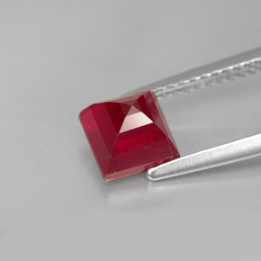 Rubis rouge naturelle carré, 1,94 ct, VS-SI