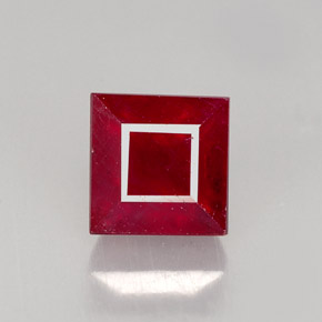 Rubis rouge naturelle carré, 2,39 ct, SI