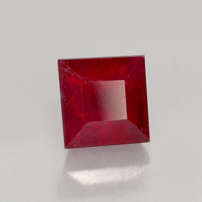 Rubis rouge naturelle carré, 2,39 ct, SI