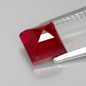 Rubis rouge naturelle carré, 2,39 ct, SI