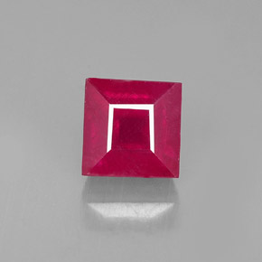 Rubis rouge naturelle carré, 2,17 ct, SI
