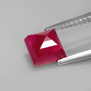 Rubis rouge naturelle carré, 2,17 ct, SI