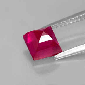 Rubis rouge naturelle carré, 2,18 ct, SI