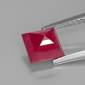Rubis rouge naturelle carré, 1,73 ct, SI