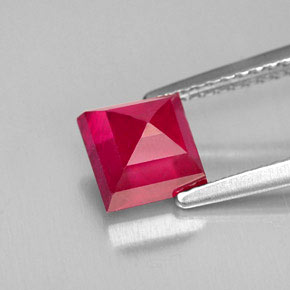 Rubis rouge naturelle carré, 2,03 ct, SI