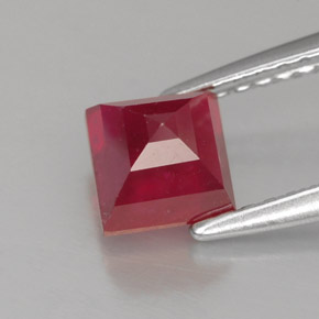 Rubis rouge naturelle carré, 1,31 ct, SI