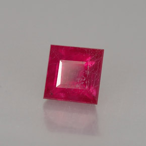 Rubis rouge naturelle carré, 0,85 ct, SI
