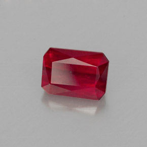 Rubis rouge naturelle taille émeraude, 1,29 ct, VS-SI