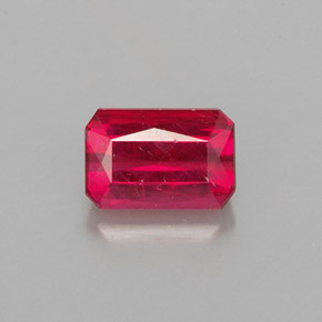 Rubis rouge naturelle taille émeraude, 1,24 ct, VS-SI