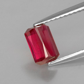 Rubis rouge naturelle taille émeraude, 1,24 ct, VS-SI