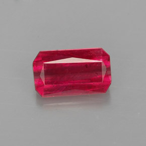 Rubis rouge naturelle taille émeraude, 1,30 ct, VS-SI