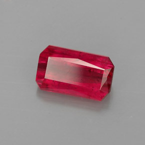 Rubis rouge naturelle taille émeraude, 1,30 ct, VS-SI