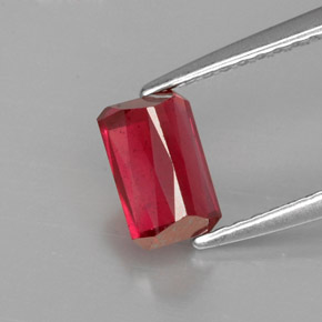 Rubis rouge naturelle taille émeraude, 1,25 ct, VS-SI