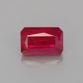 Rubis rouge naturelle taille émeraude, 1,80 ct, SI