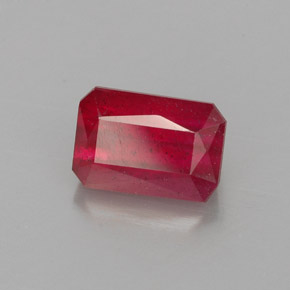 Rubis rouge naturelle taille émeraude, 1,80 ct, SI