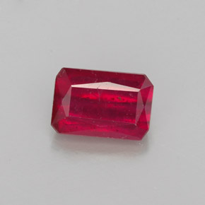 Rubis rouge naturelle taille émeraude, 1,29 ct, SI