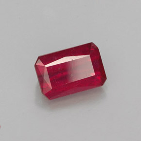 Rubis rouge naturelle taille émeraude, 1,29 ct, SI