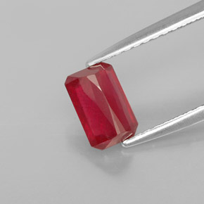 Rubis rouge naturelle taille émeraude, 1,11 ct, SI