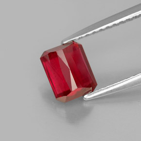Rubis rouge naturelle taille émeraude, 1,54 ct, VS-SI