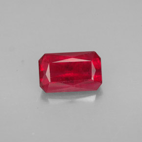 Rubis rouge naturelle taille émeraude, 1,66 ct, SI