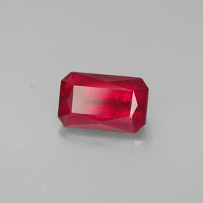 Rubis rouge naturelle taille émeraude, 1,66 ct, SI