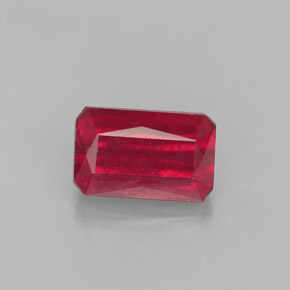 Rubis rouge naturelle taille émeraude, 1,31 ct, SI