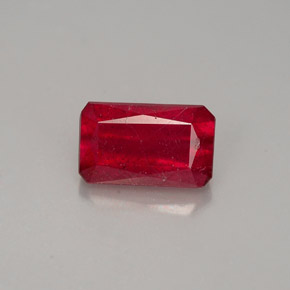 Rubis rouge naturelle taille émeraude, 1,39 ct, VS-SI
