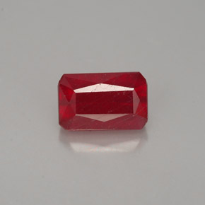 Rubis rouge naturelle taille émeraude, 1,31 ct, VS-SI