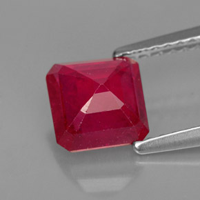 Rubis rouge naturelle taille émeraude, 1,65 ct, VS-SI