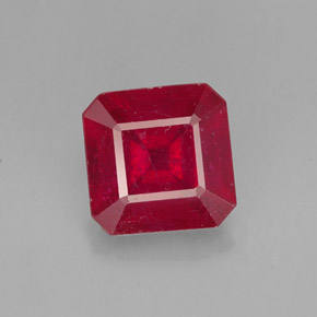 Rubis rouge naturelle taille émeraude, 1,59 ct, VS-SI