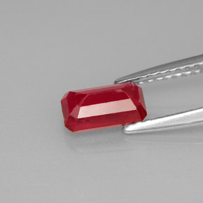 Rubis rouge naturelle taille émeraude, 1,12 ct, VS-SI