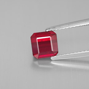 Rubis rouge naturelle taille émeraude, 1,49 ct, SI