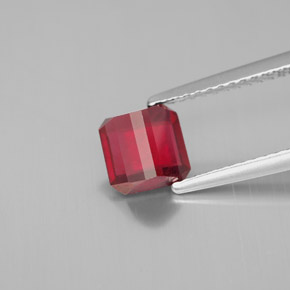 Rubis rouge naturelle taille émeraude, 1,49 ct, SI