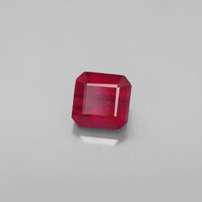 Rubis rouge naturelle taille émeraude, 1,74 ct, SI