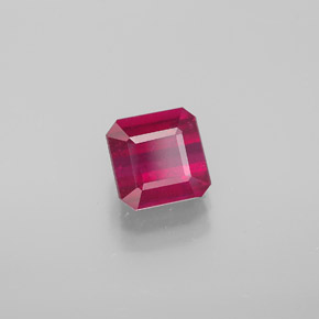 Rubis rouge naturelle taille émeraude, 1,77 ct, SI