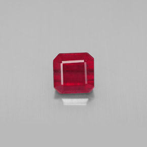 Rubis rouge naturelle taille émeraude, 1,70 ct, SI