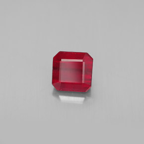 Rubis rouge naturelle taille émeraude, 1,70 ct, SI