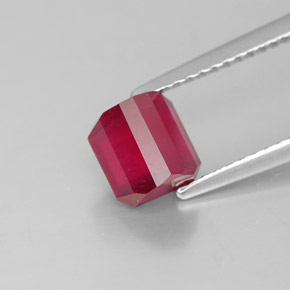 Rubis rouge naturelle taille émeraude, 1,93 ct, SI