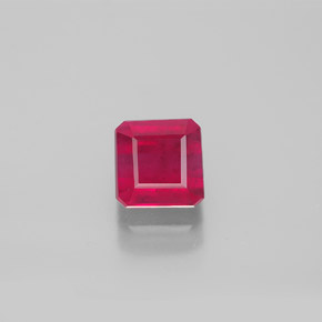 Rubis rouge naturelle taille émeraude, 1,90 ct, SI