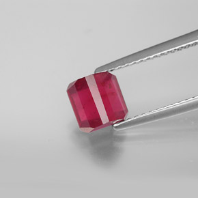 Rubis rouge naturelle taille émeraude, 1,90 ct, SI