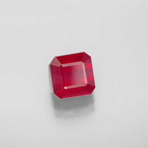 Rubis rouge naturelle taille émeraude, 1,98 ct, SI