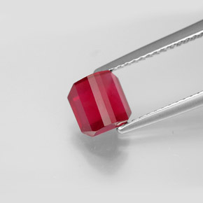 Rubis rouge naturelle taille émeraude, 1,98 ct, SI