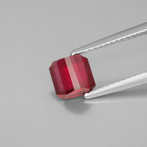 Rubis rouge naturelle taille émeraude, 1,38 ct, SI