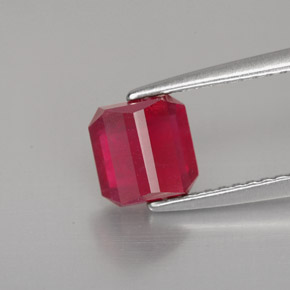 Rubis rouge naturelle taille émeraude, 1,56 ct, SI