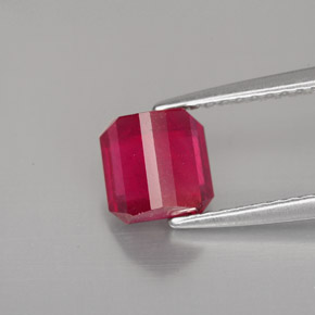 Rubis rouge naturelle taille émeraude, 1,63 ct, SI