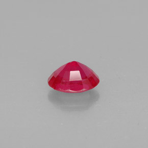 Rubis rouge naturelle coupe ovale, 1,75 ct, SI