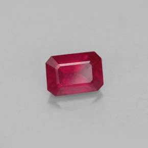 Rubis rouge naturelle taille émeraude, 1,37 ct, VS-SI