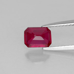 Rubis rouge naturelle taille émeraude, 1,24 ct, SI